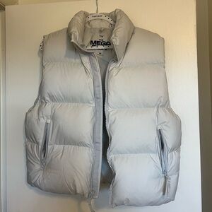 Aritzia women’s Mega Puff light grey vest, size M